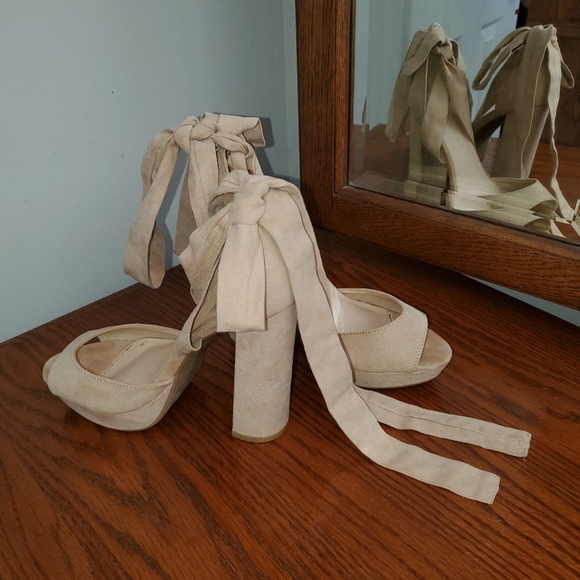 Wild Diva Heels ✨️ - Picture 3 of 11